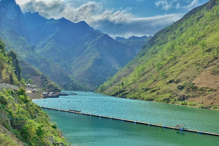 Thanh xuân của chúng ta là những chuyến đi.