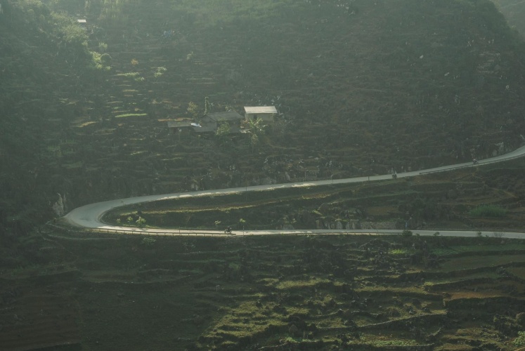 Nếu đến Hà Giang mà không check in nhà của Pao, dinh vua Mèo, hay núi đôi Quản Bạ thì đi đâu?