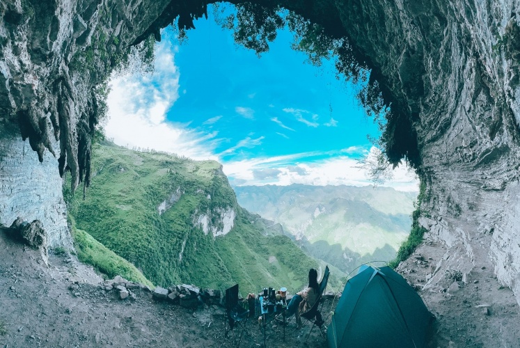 Vách đá trắng Hà Giang