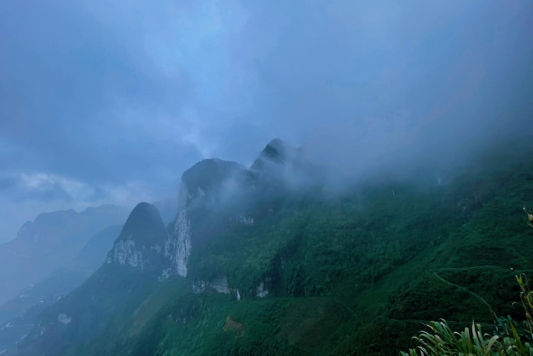 Vách đá trắng Hà Giang