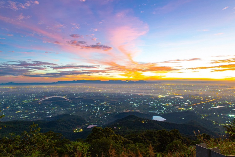 Ngắm nhìn thành phố Hà Nội từ trên cao