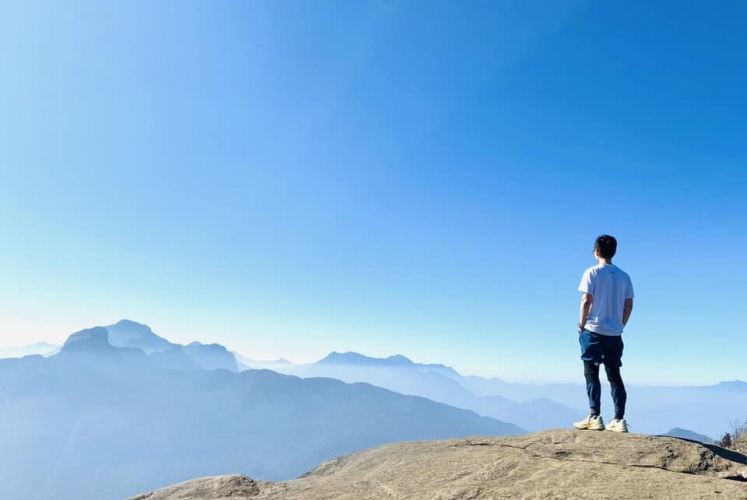 Núi Lảo Thẩn một ngày quang mây