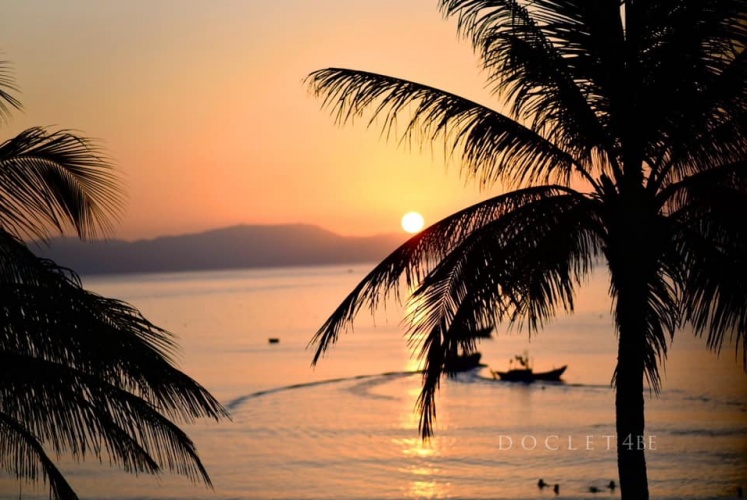 Núi Phật Nằm bình yên trong Vịnh Vân Phong