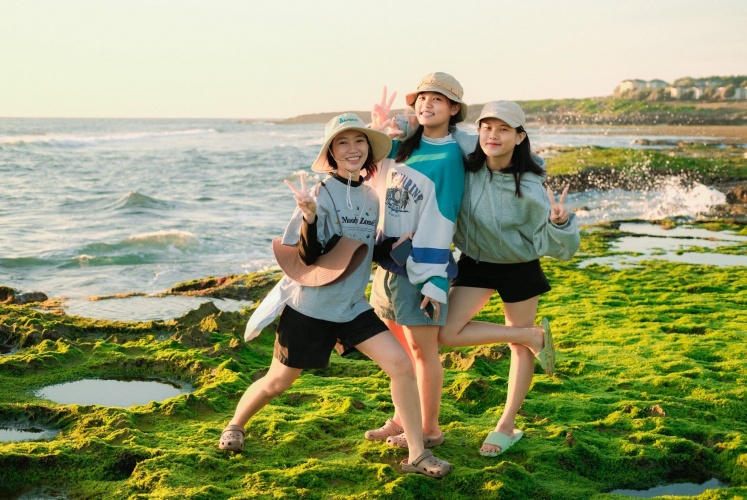 Vẫn là bãi rêu ở Hòn Đỏ nhưng hôm nay trời nắng