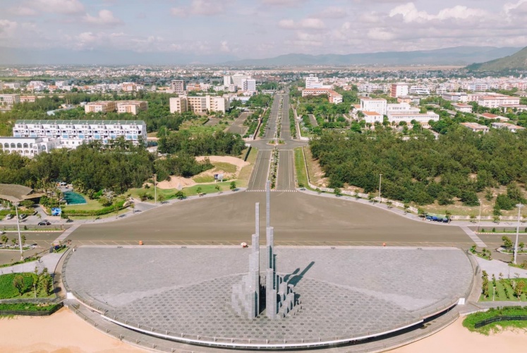 101 kiểu check-in tại Quảng trường Nghinh Phong - biểu tượng mới của Phú Yên