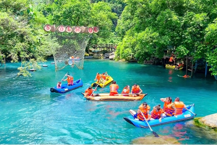 Suối nước Moọc “Tiên cảnh” cực chill tại Quảng Bình