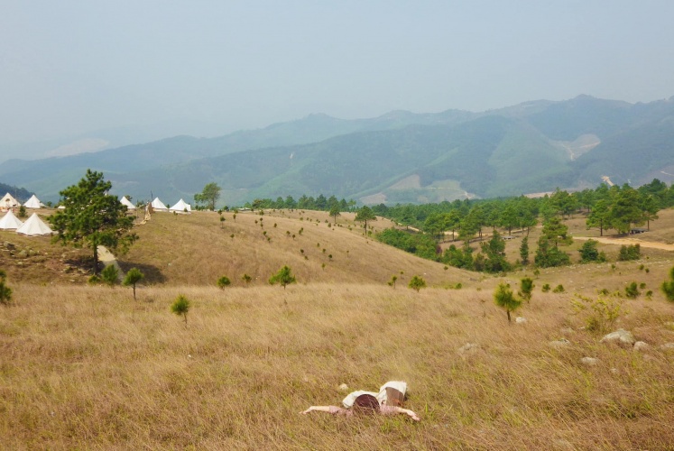 Đỉnh Phượng Hoàng cuối mùa cỏ cháy.