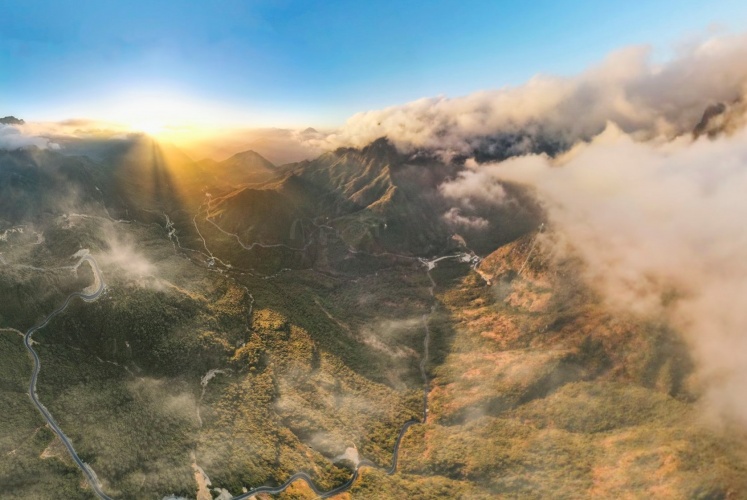 Chiều hoàng hôn trên đỉnh Đèo Ô Quy Hồ và chuyện chưa kể