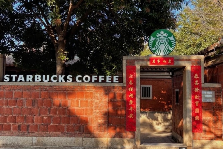 Vẫn là Starbucks nhưng trong không gian cổ truyền độc đáo