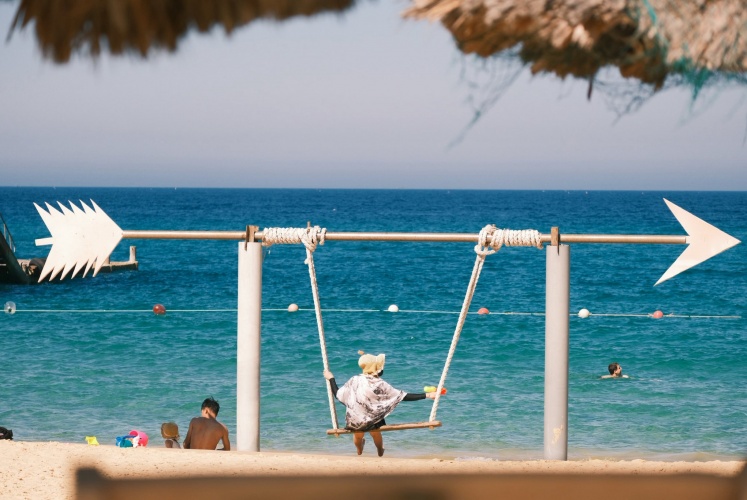 Ra biển không chỉ để tắm nắng....