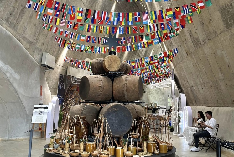 Lần đầu con bé được đến Tây Nguyên 