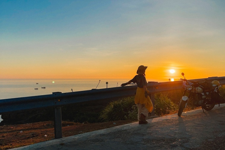 Một mình xuyên Việt